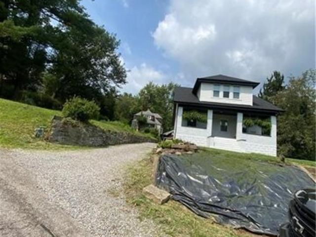 House for sale in Allison Park