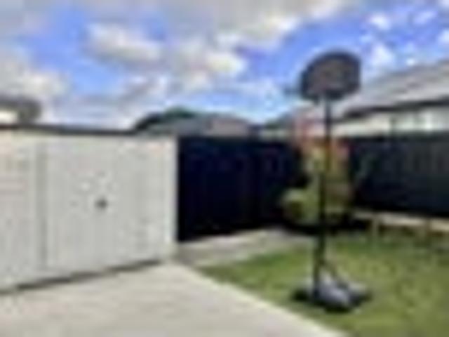 Townhouse for rent in Pauatahanui, Wellington