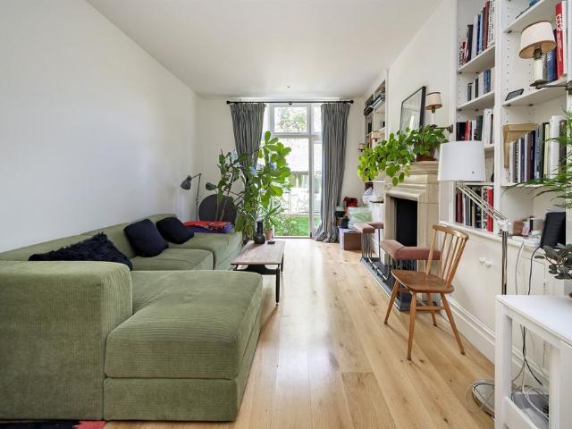 Apartment for rent in Silchester Estate, Greater London