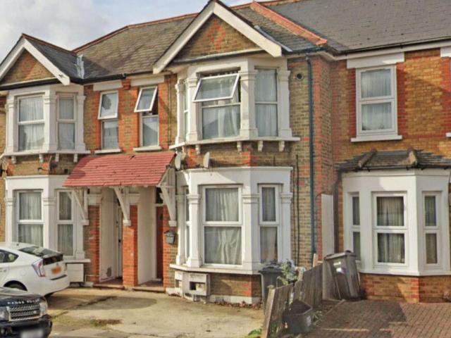 Apartment for rent in Seven Kings, Greater London
