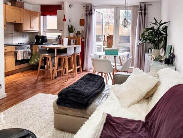 Apartment for rent in Battersea, Greater London