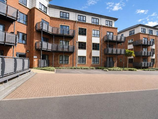 Apartment for rent in Farnborough Business Park, Rushmoor