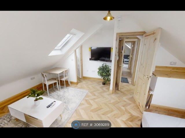Studio for rent in Whitecross Village, Weston-super-Mare
