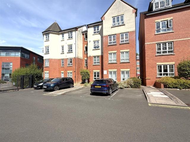 Apartment for rent in Woodloes Park, Green Close