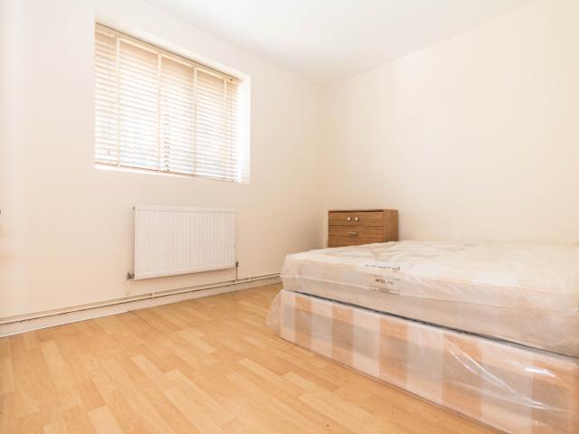 Apartment for rent in Burdett Estate, Limehouse