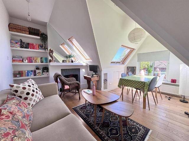 Apartment for rent in Mapesbury, Greater London