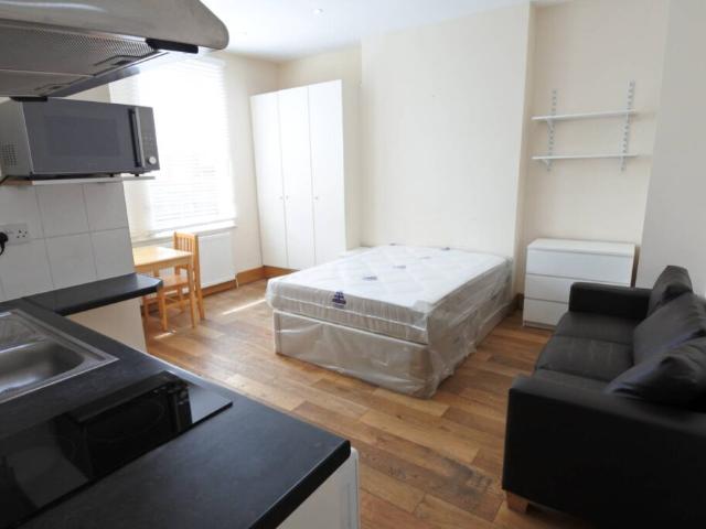 Studio for rent in Willesden Green, Greater London