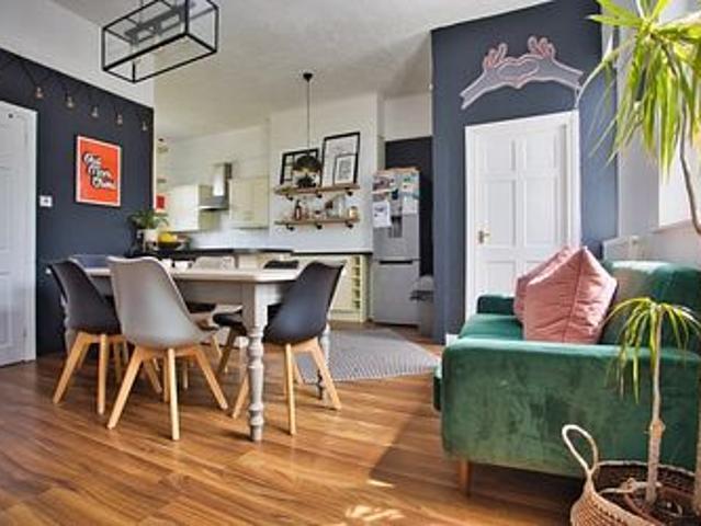 Apartment for rent in Upper Walmer, Ash