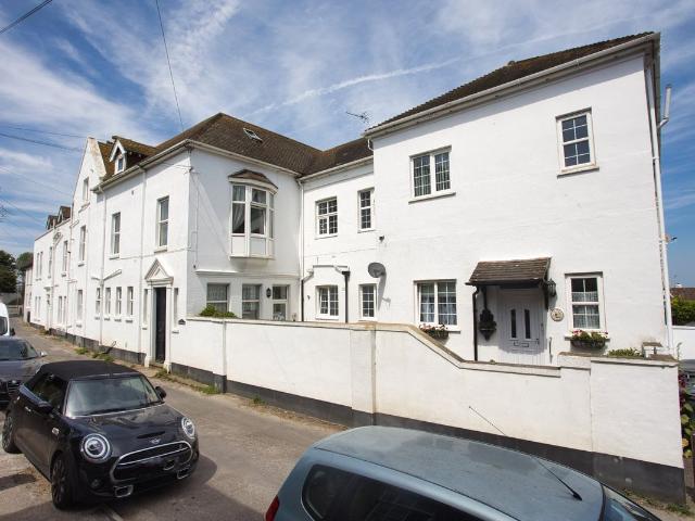 Apartment for rent in Upper Walmer, Ash