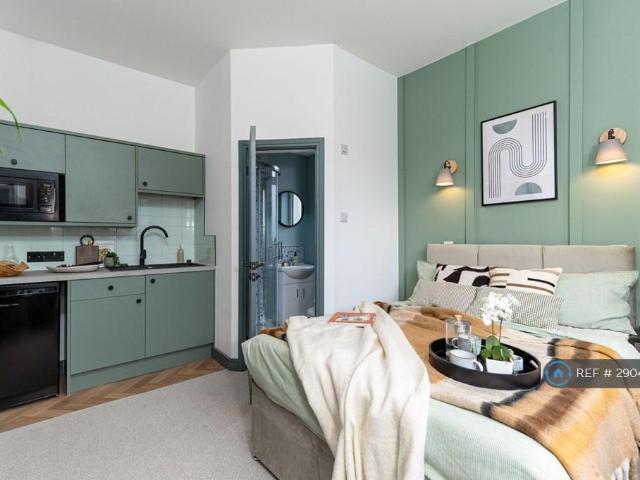 House for rent in Fernhill, Bury