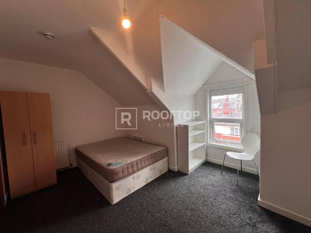 Room for rent in Hyde Park, West Yorkshire