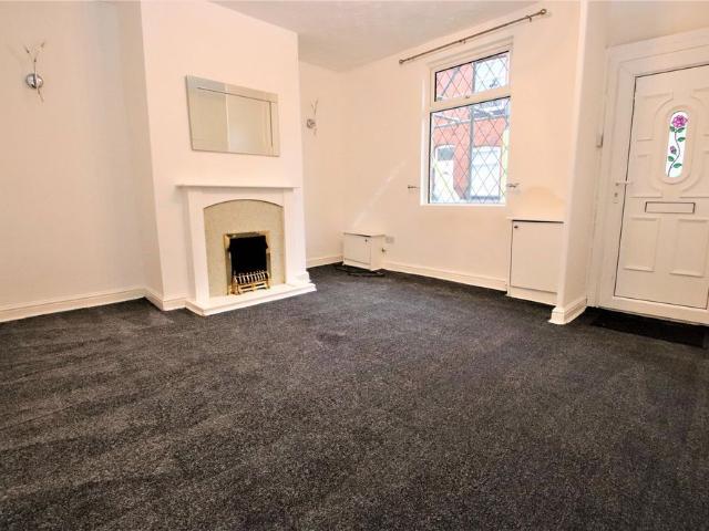 House for rent in Kirklees, Bury