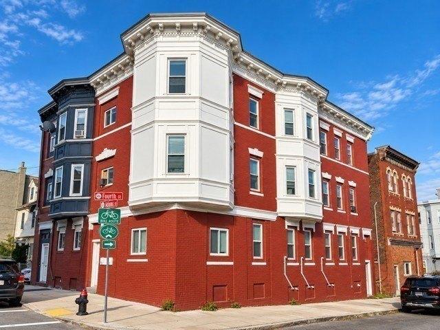 House for sale in Bellingham Square, Chelsea