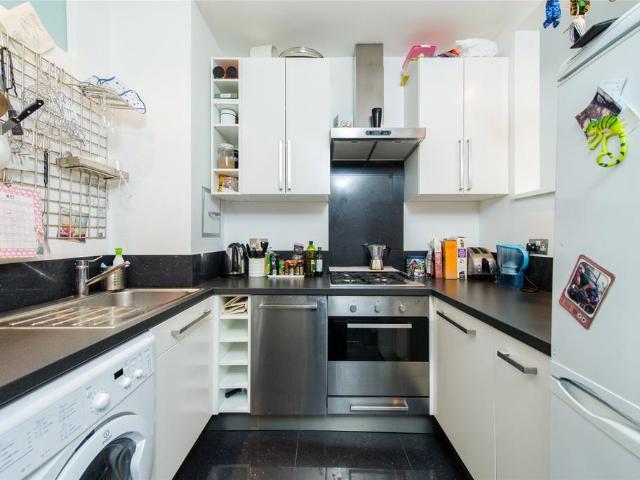 Apartment for rent in London Borough of Hounslow, Strand