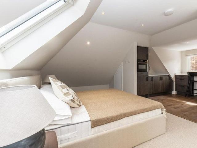 Studio for rent in Oakhill, Greater London