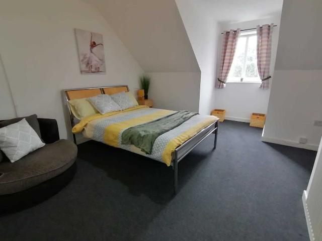 Studio for rent in Darlaston, Walsall
