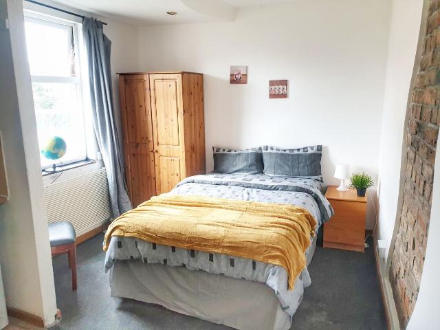 Studio for rent in Catherine Cross, Darlaston