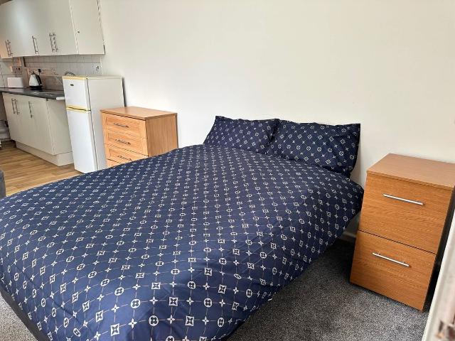 Studio for rent in Catherine Cross, Darlaston