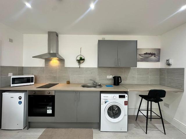 Studio for rent in Wednesbury, West Midlands