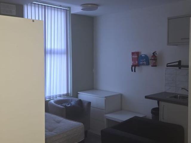 Studio for rent in Ball Hill, West Midlands