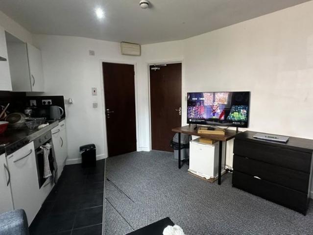 Studio for rent in Ball Hill, Coventry