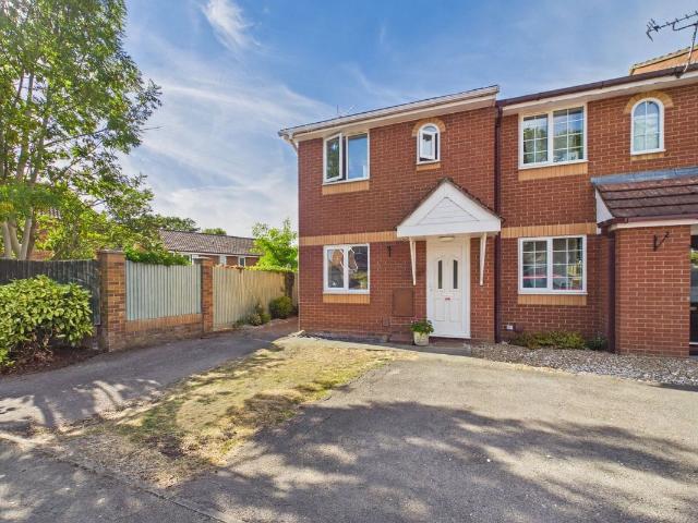 House for rent in Chavey Down, Newell Green