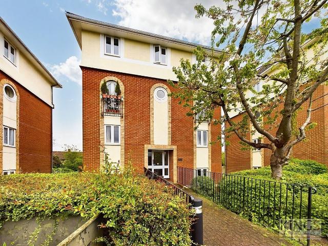 Studio for rent in Roe Green, Welwyn Hatfield