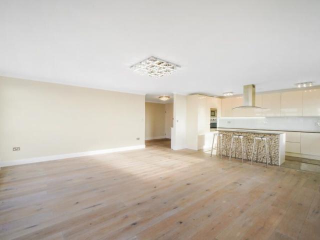 Apartment for rent in Belsize Park, Greater London