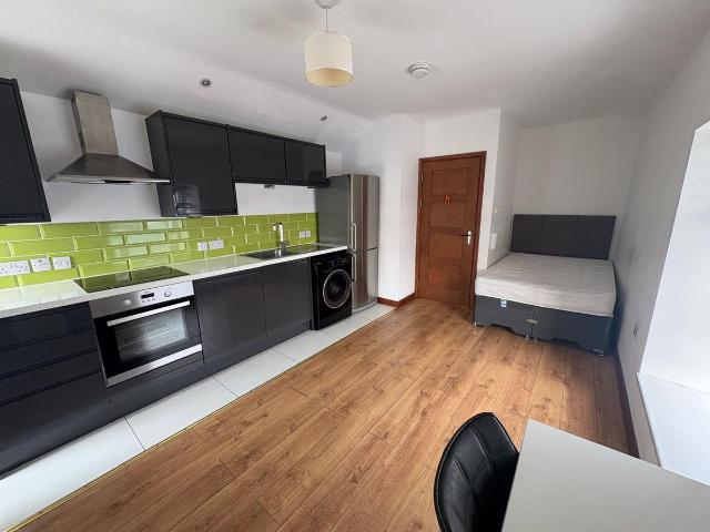 Studio for rent in Mount Pleasant, Swansea