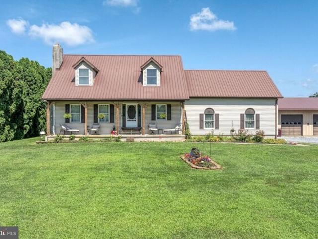 House for sale in Spring Grove