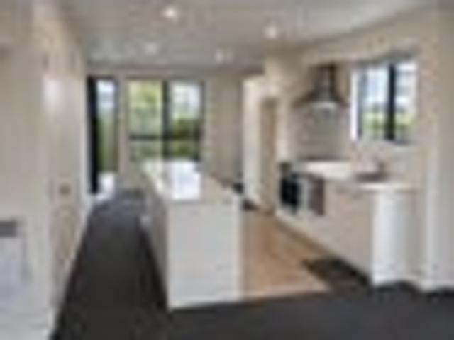 Townhouse for rent in Waltham, Linwood-Central-Heathcote Community