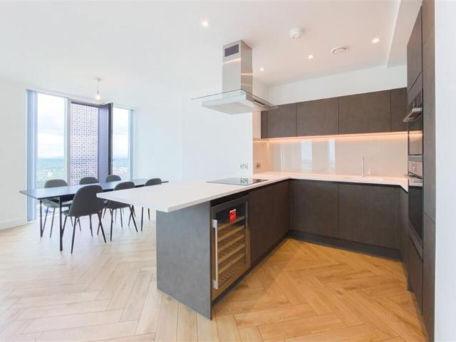 House for rent in Roundhills, Epping Forest