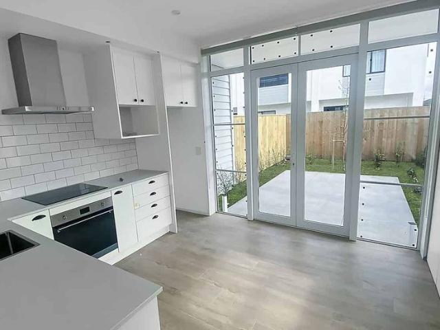 Townhouse for rent in Heathcote, Canterbury