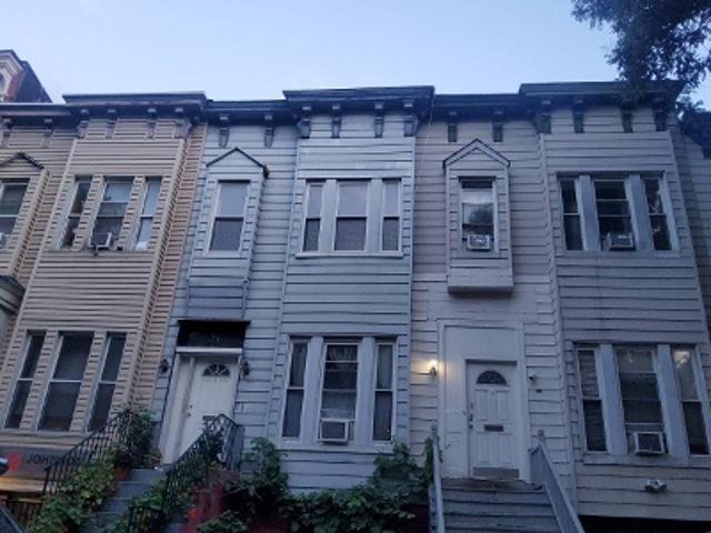 House for sale in The Bronx, Arverne