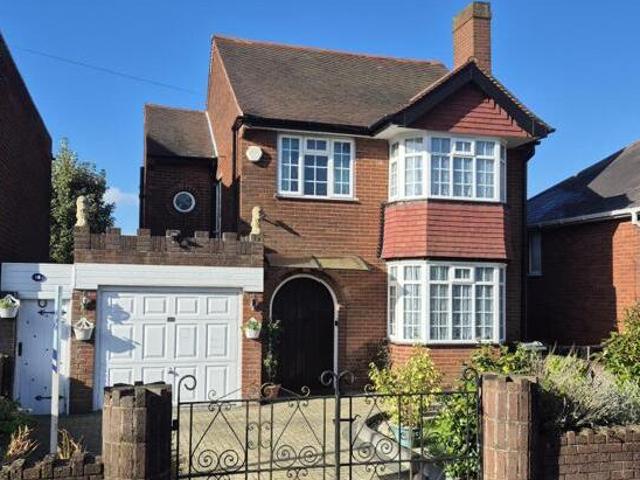 House for sale in Halesowen, West Midlands