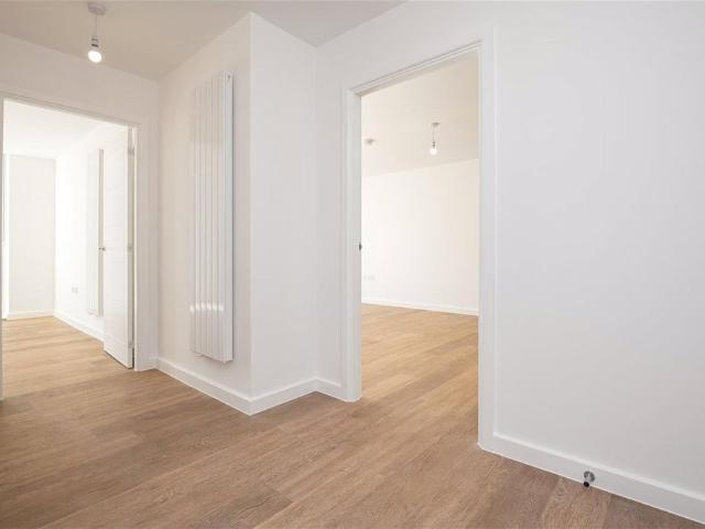 Apartment for rent in Ashley Park, Surrey
