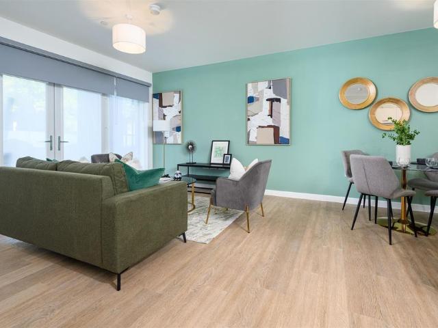Apartment for rent in Ashley Park, Surrey