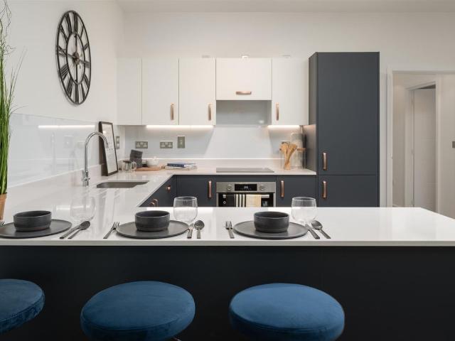 Apartment for rent in Ashley Park, Surrey