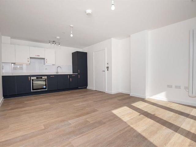 Apartment for rent in Ashley Park, Surrey
