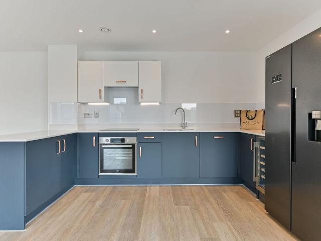 Apartment for rent in Ashley Park, Surrey