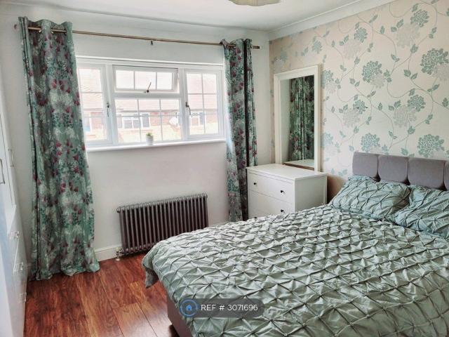 Room for rent in Lower Feltham, Greater London