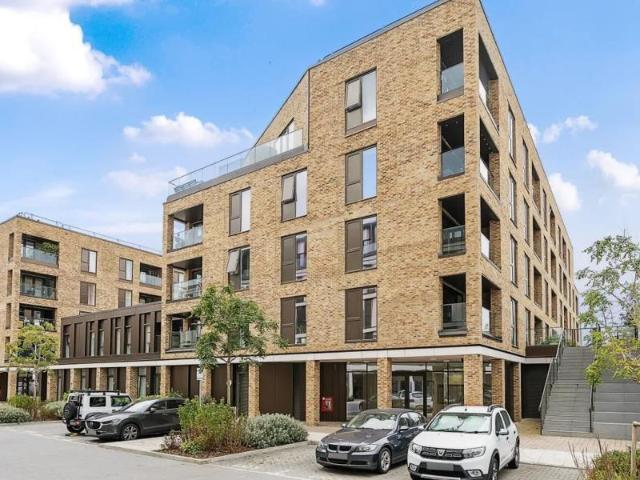Apartment for rent in Ashley Park, Surrey
