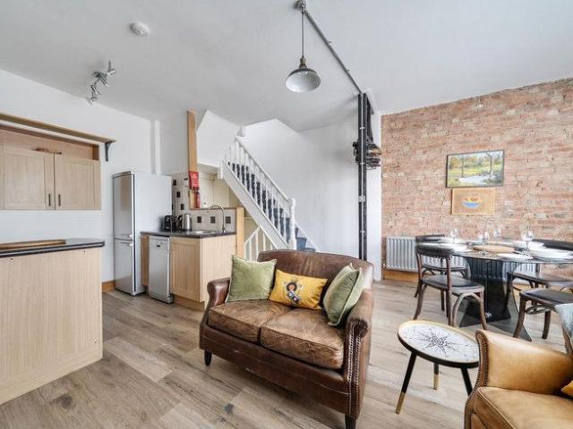 Apartment for rent in Blackhills, Surrey