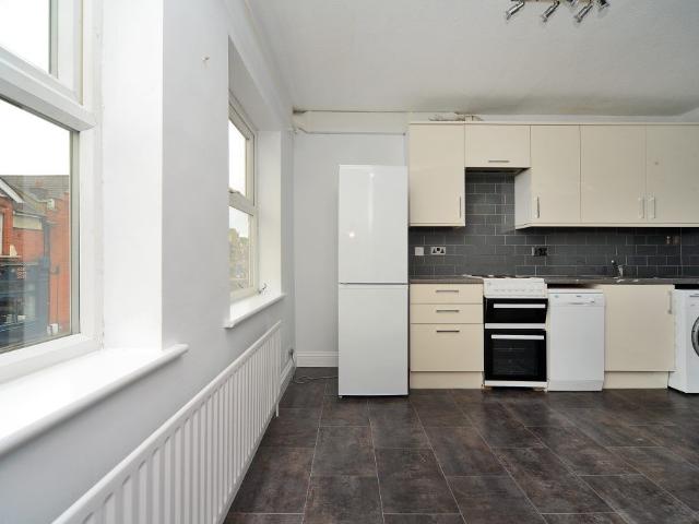 Apartment for rent in Blackhills, Surrey