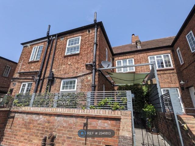 House for rent in Blackhills, Surrey