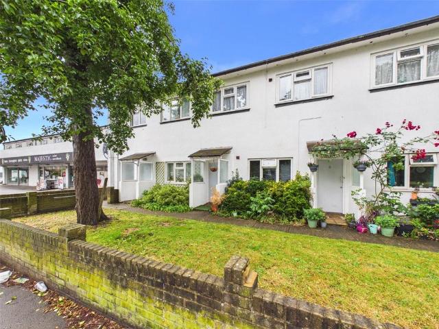 Apartment for rent in Blackhills, Surrey