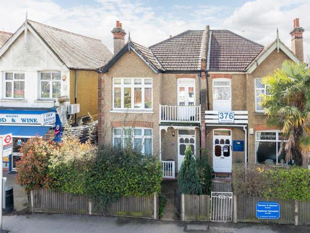 Apartment for rent in Blackhills, Surrey