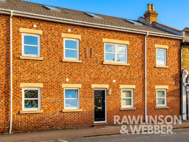 Apartment for rent in Blackhills, Surrey