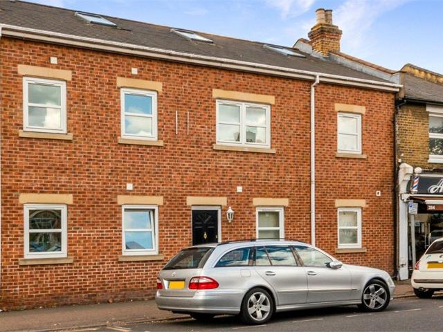 Apartment for rent in Blackhills, Surrey