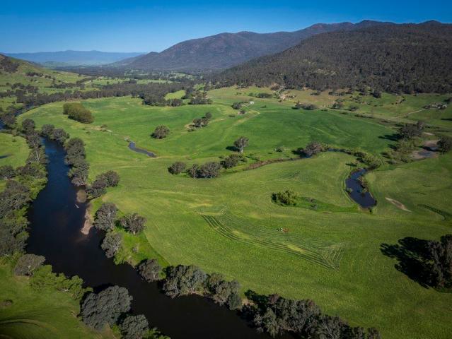 Cottage for sale in Walwa, Victoria